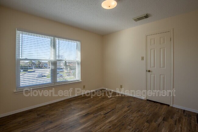 Building Photo - 1045 Stone Trail