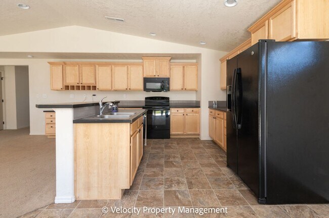 Building Photo - Great Home with Fully Fenced Back Yard.