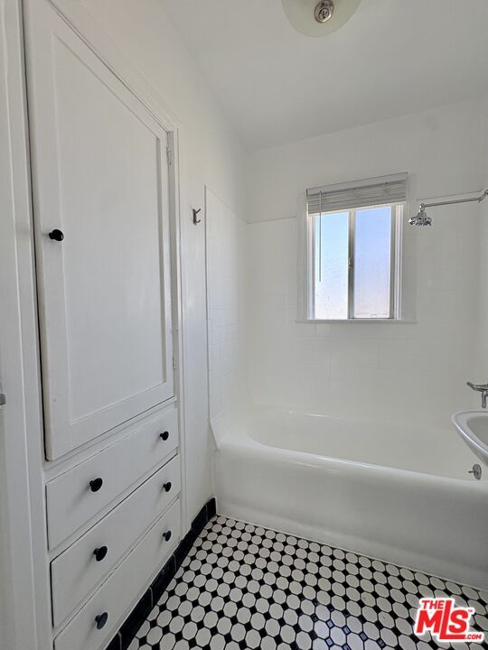 Building Photo - 3883 S Gramercy Pl