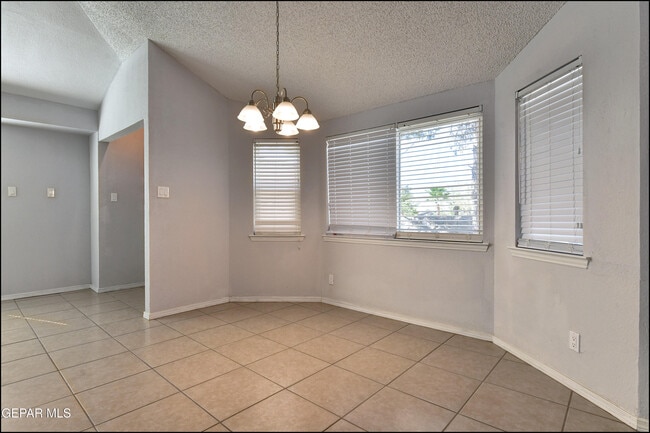 Building Photo - 609 Bristol Dr