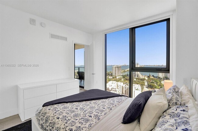 Building Photo - 121 NE 34th St