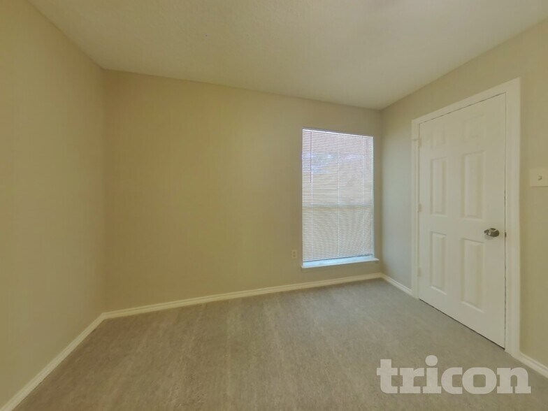 Building Photo - 934 Robinwood Dr