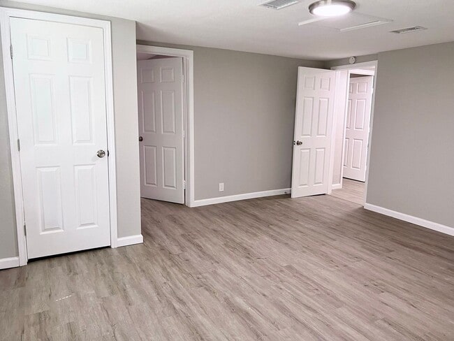 Building Photo - Newly Renovate 4 bedroom 2 bath Home in Liberty, TX!