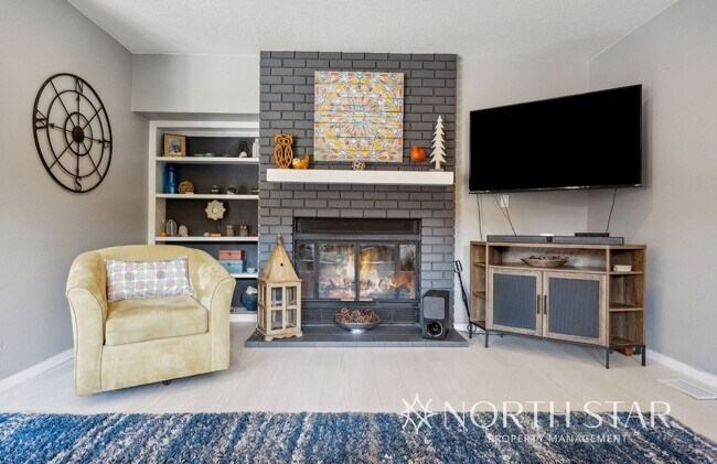 Building Photo - Beautifully Updated Contemporary Home in t...