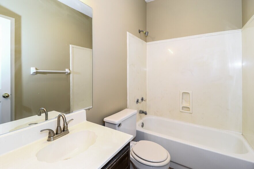 Building Photo - 8170 Timber Knoll Ln