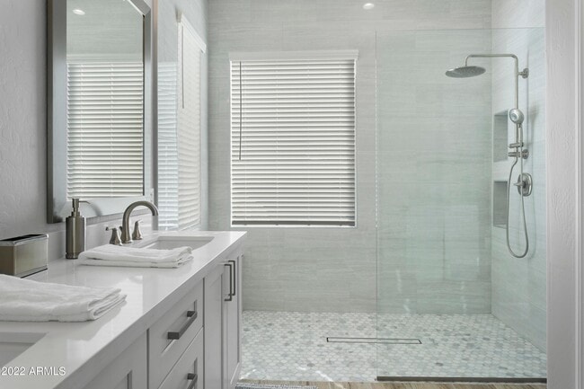 Building Photo - 7725 E Journey Ln