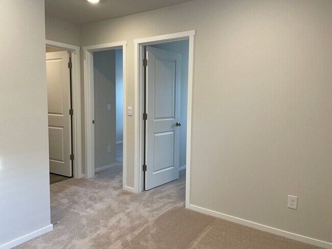 Building Photo - BEAUTIFUL 3 Bed 2.5 Bath Home in Vancouver! Stainless Steel Appliances!