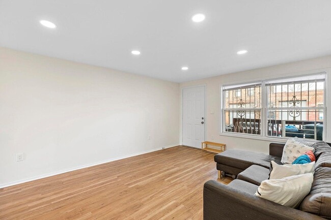 Building Photo - 404 Halladay St
