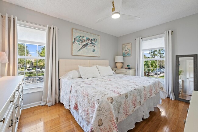 Building Photo - 9170 SE Riverfront Terrace