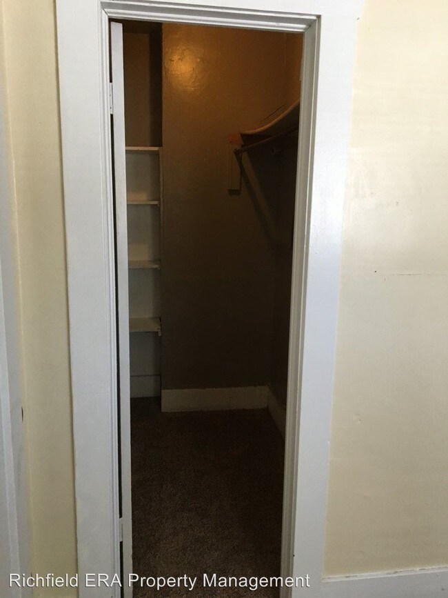 Building Photo - 3 br, 1 bath House - 131 North State Street