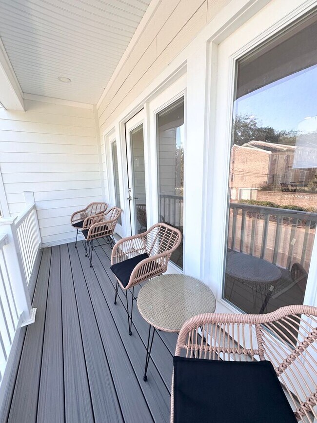 Building Photo - 2024 Built | Fully Furnished Modern Oceanf...