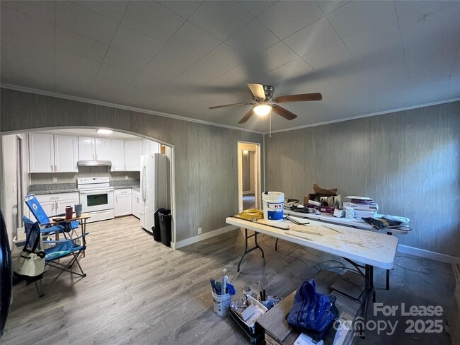 Building Photo - 4723 Linden St