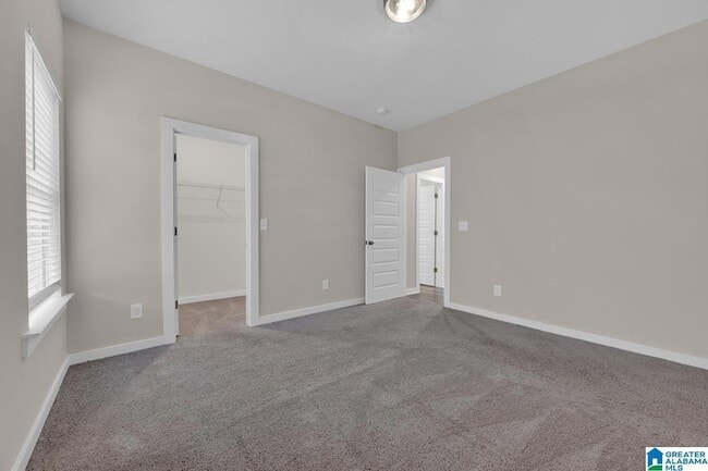 Building Photo - 170 Kings Wy