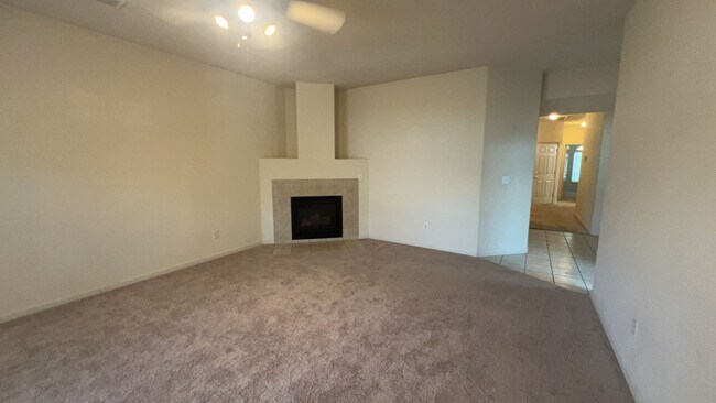 Building Photo - 689 Gateway Cir