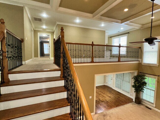 Building Photo - BEAUTIFUL, SPACIOUS 5 BR, 4.5 BATH HOME! G...