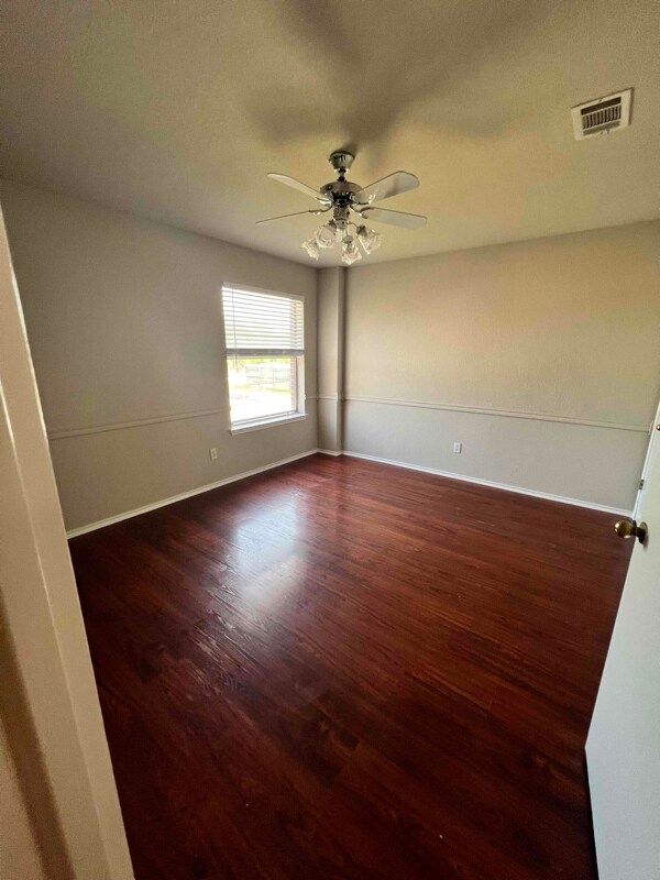 Building Photo - 1000 Laurelleaf Dr