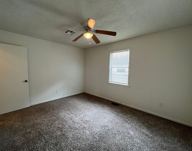 Building Photo - Peaceful 3 bedroom house in Broken Arrow!