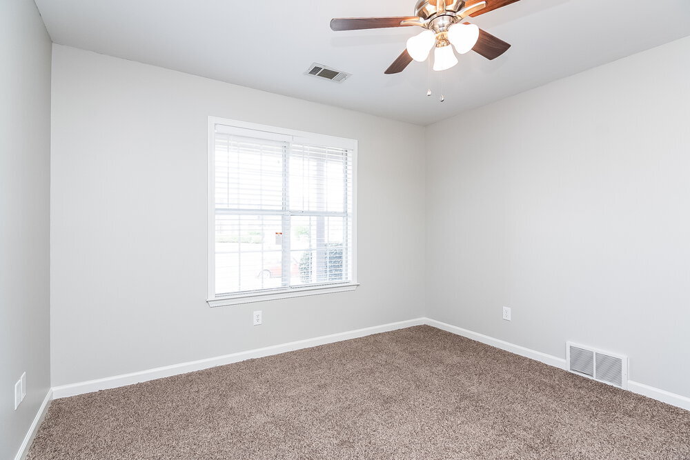 Building Photo - 9785 Kingsridge Dr