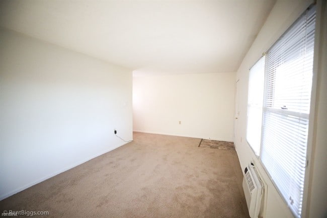 Building Photo - 1 br, 1 bath  - Lancaster Senior Apartments