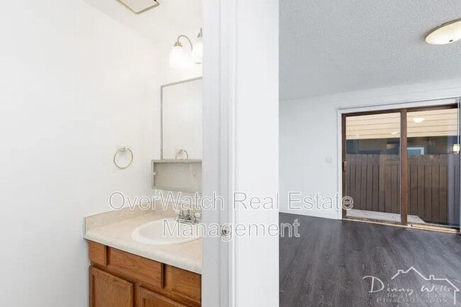 Building Photo - 627 N Klevin St