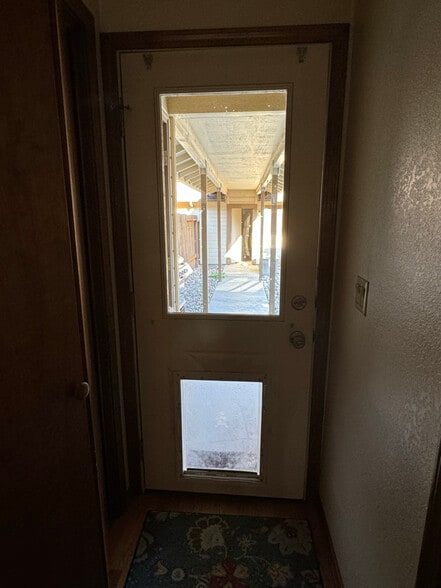 Building Photo - 550 Weaver Ave