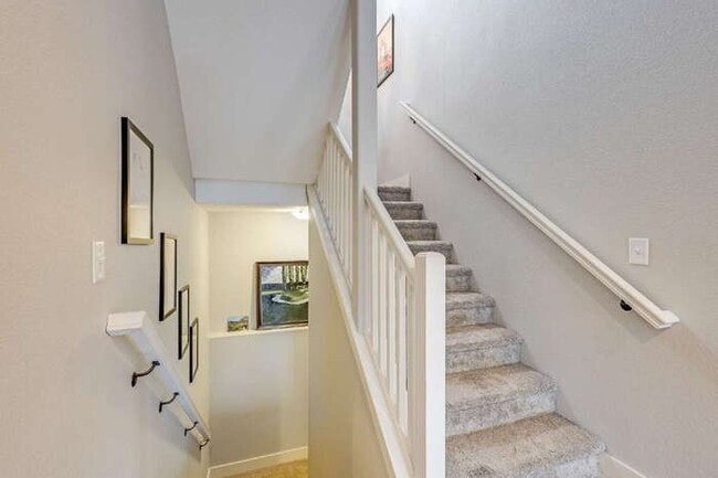 Building Photo - Beautiful mountain views from a Gold Hill Mesa corner lot with a hot tub!