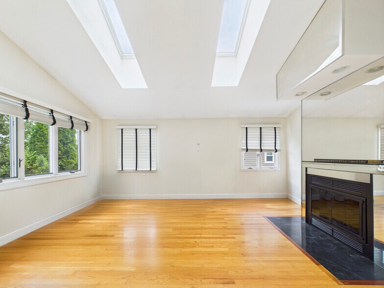 Building Photo - 124 Edgeworth Ave