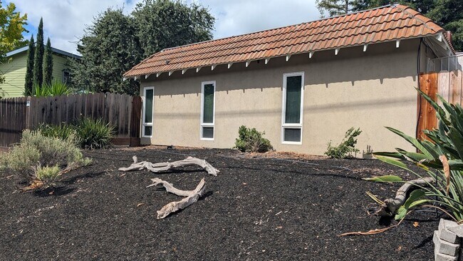 Building Photo - 2223 Buena Vista Ave