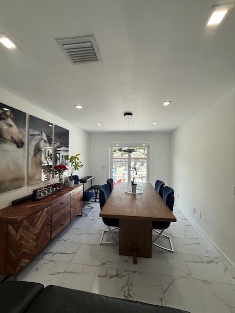 Building Photo - 4907 N Palm Way