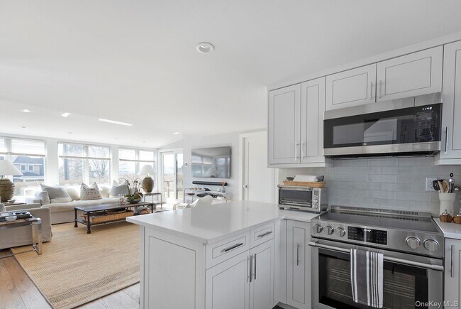 Building Photo - 23 Landing Ln