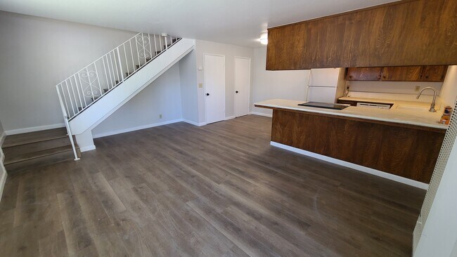 Primary Photo - 1240 Juniper Dr