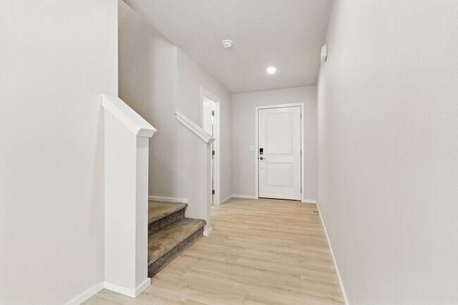 Building Photo - Beautifully Maintained Home in Coveted HOA...