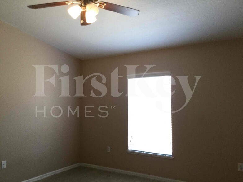 Building Photo - 425 Hammerstone Ave