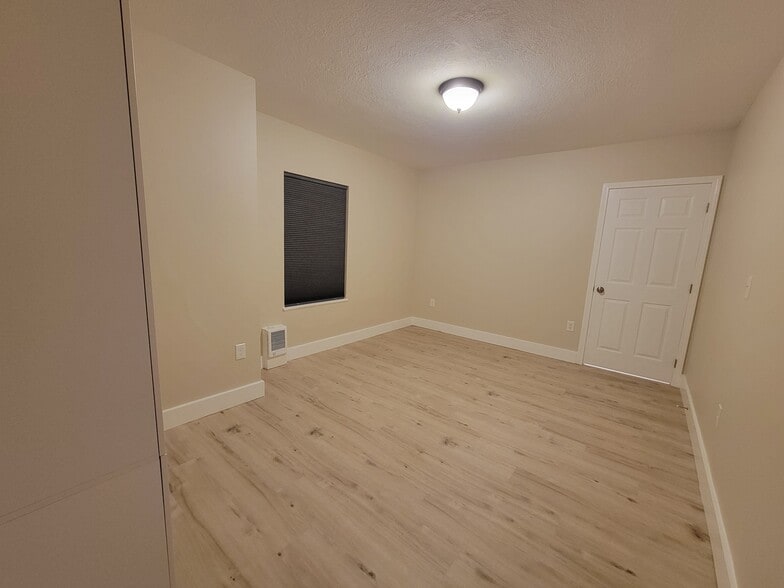 Building Photo - 12835 SW Grant Ave