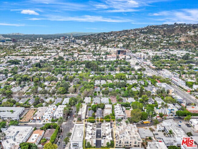 Building Photo - 1414 1/2 N Stanley Ave