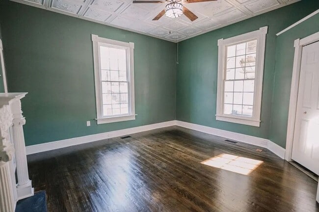 Building Photo - Newly Renovated & Spacious 4bed/2bath