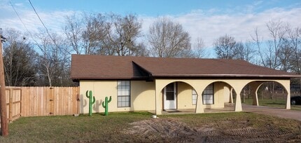 Building Photo - 608 Mayflower Ln