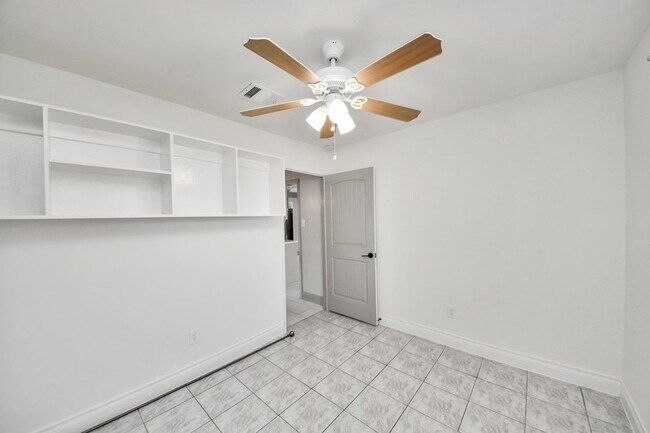 Building Photo - 4503 Hollybrook Ln