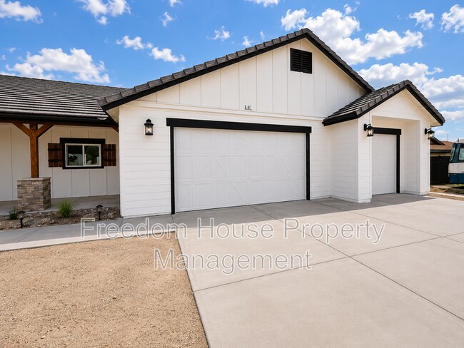 Building Photo - 641 Intrepid St