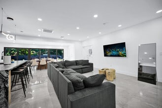 Building Photo - 5313 NE 1st Ave