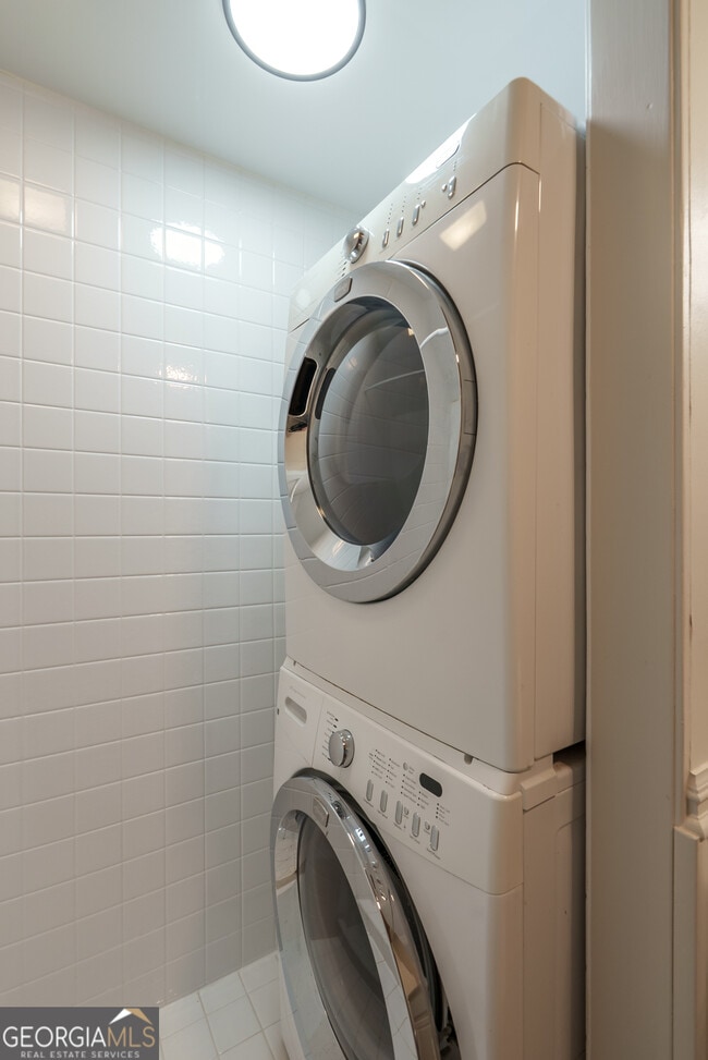 Building Photo - 384 Arrowhead Trail NE