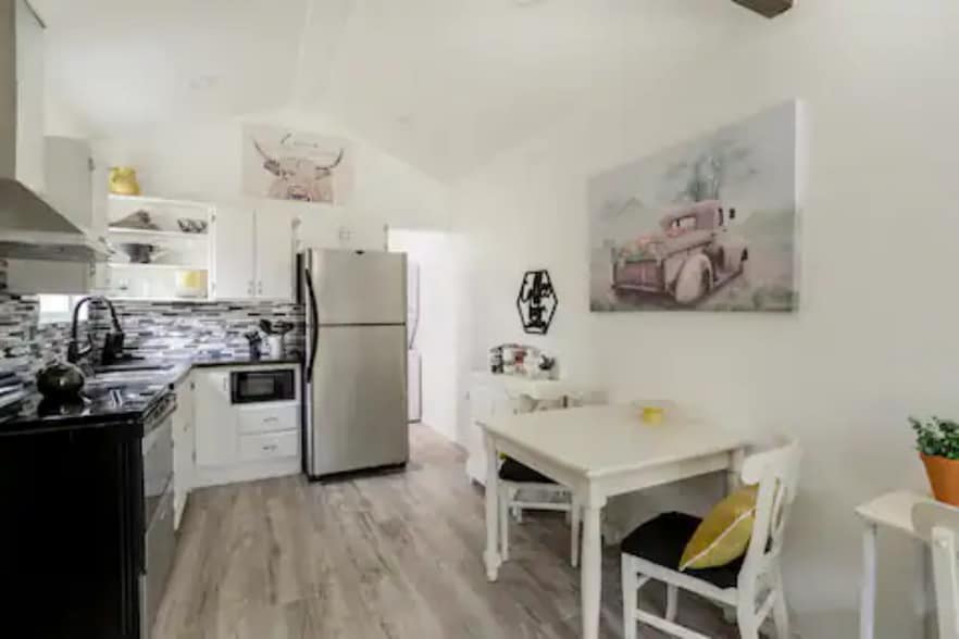 Eat inside or on your deck - 509 High Dr