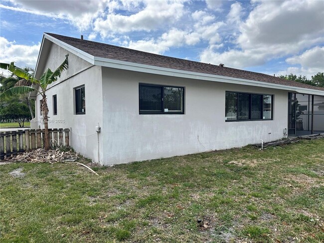 Building Photo - 5828 SW 117th Terrace