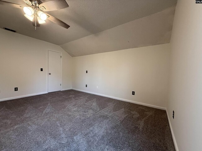 Building Photo - 104 Tee Ct
