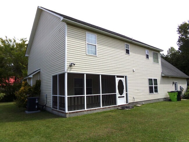 Building Photo - Beautiful Home in Indian Hills