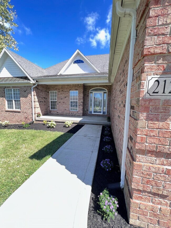 Building Photo - 212 Lakeside Dr