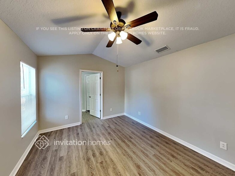 Building Photo - 10303 Lakeside Vista Dr