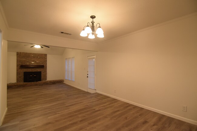 Building Photo - 820 Cedar Ridge Dr