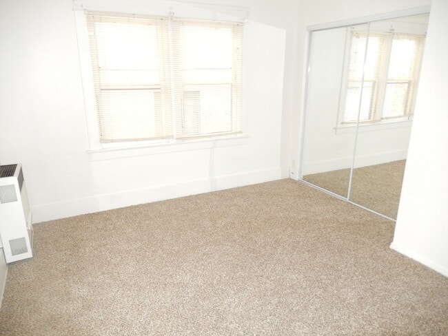 Building Photo - Centrally Located 2 Bed, 2 Bath House in N...
