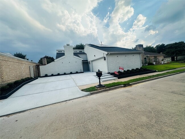 Building Photo - 14223 Stokesmount Dr
